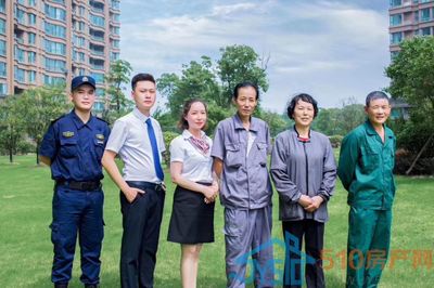 一夜之間,城南有了個(gè)“網(wǎng)紅”小區(qū),彩虹環(huán)繞,怎一個(gè)美字了得~